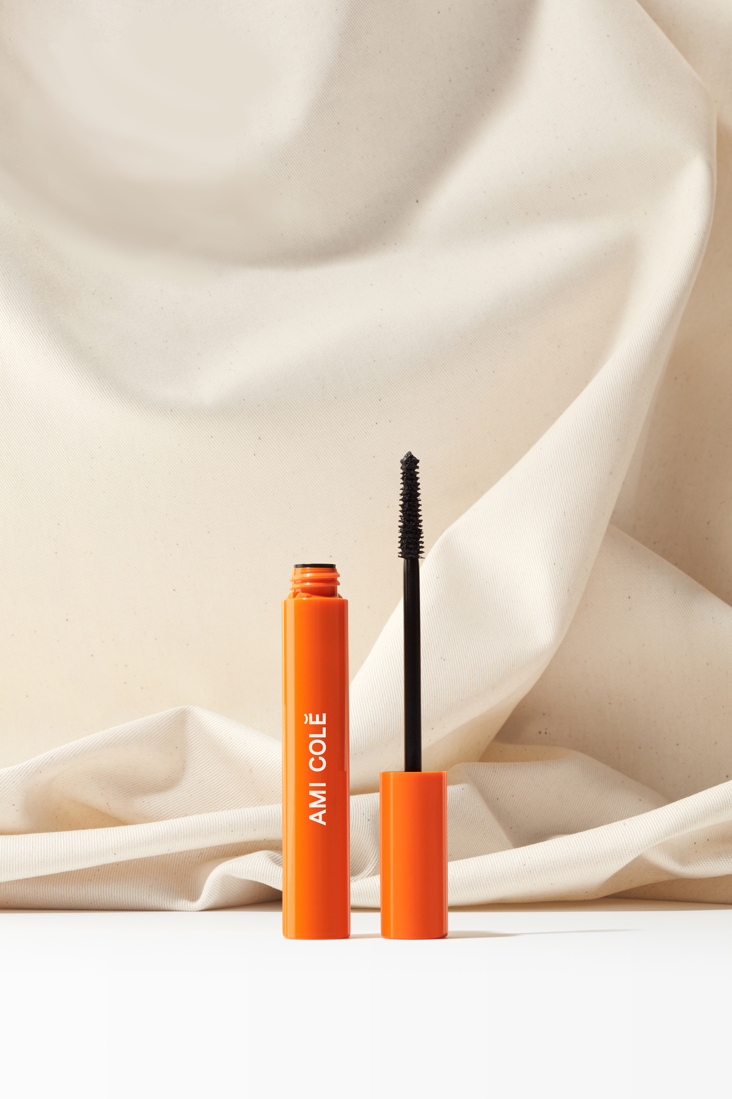 AMI COLÉ: Lash-Amplifying Mascara